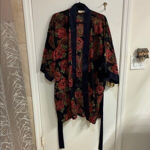 Vintage Victoria's Secret Red and Black Floral Kimono Robe-One size fits all
